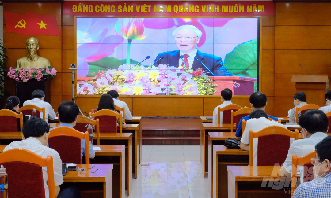 Tổng Bí thư Nguyễn Phú Trọng phát biểu chỉ đạo Hội nghị từ Hội trường Diên Hồng. Ảnh: Bảo Thắng.