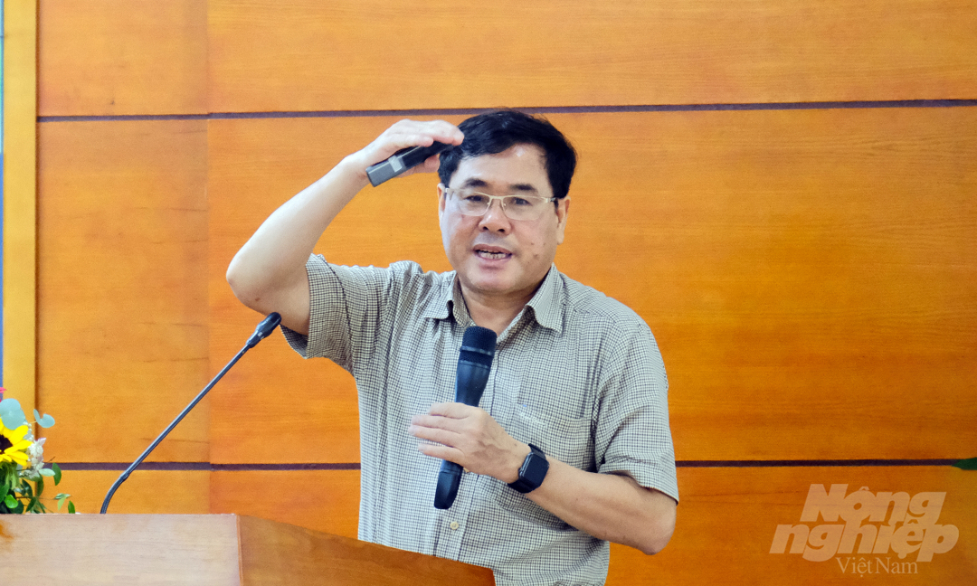 GS.TS. Dương Thanh Lượng, Đại học Thủy Lợi tham luận về vấn đề thiết kế và xây dựng trạm bơm. Ảnh: Bảo Thắng.