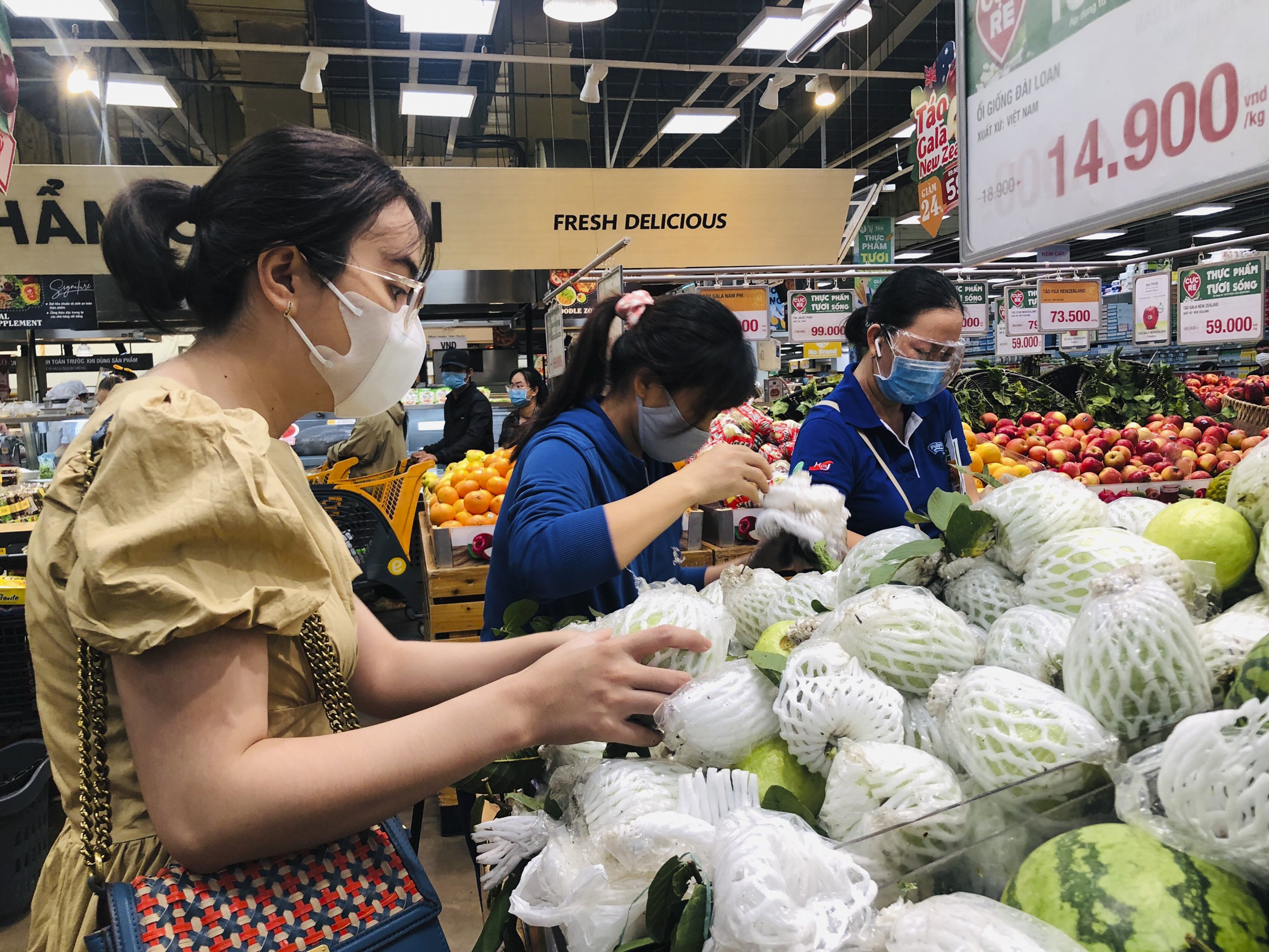 Ho Chi Minh City people mainly buy food at supermarkets.