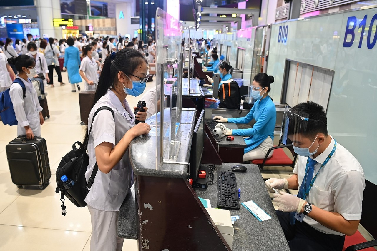 Lượng khách bay ra Hà Nội hiện vào khoảng 800-1000 người một ngày . Ảnh: VNA.