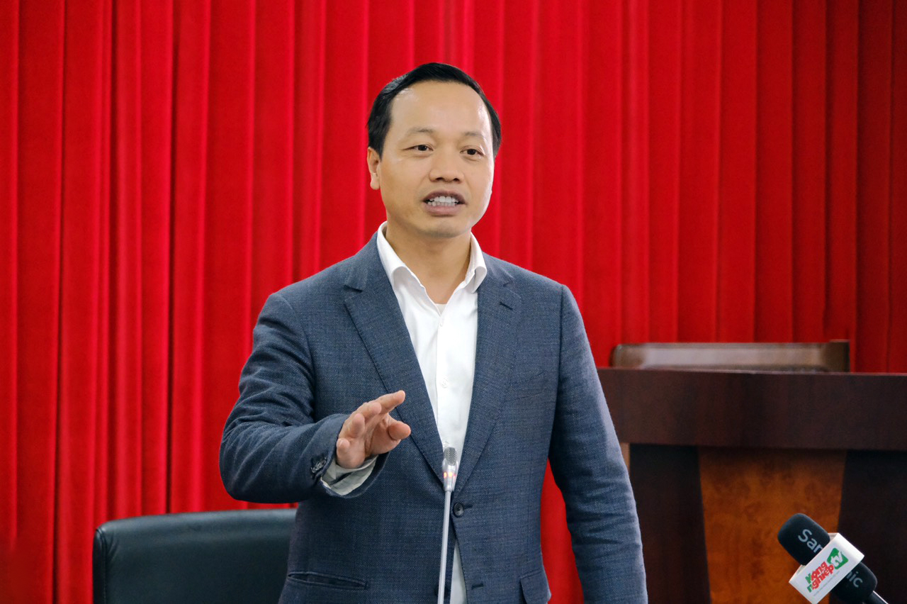 Chủ tịch UBND tỉnh Lai Châu, ông Trần Tiến Dũng phát biểu trong buổi làm việc với Đoàn công tác Bộ NN-PTNT ngày 12/11. Ảnh: Đức Minh.