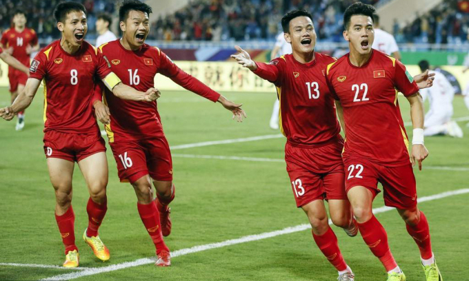 Tiến Linh (số 22) và Tấn Tài (số 13) ghi liền hai bàn cho đội tuyển Việt Nam. Ảnh: IC Photo.