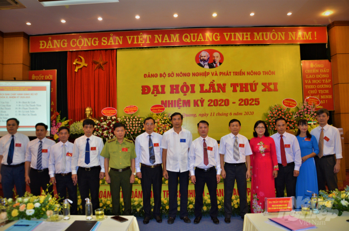 Ban Chấp hành Đảng bộ Sở NN-PTNT tỉnh Tuyên Quang ra mắt Đại hội. Ảnh: Đào Thanh.