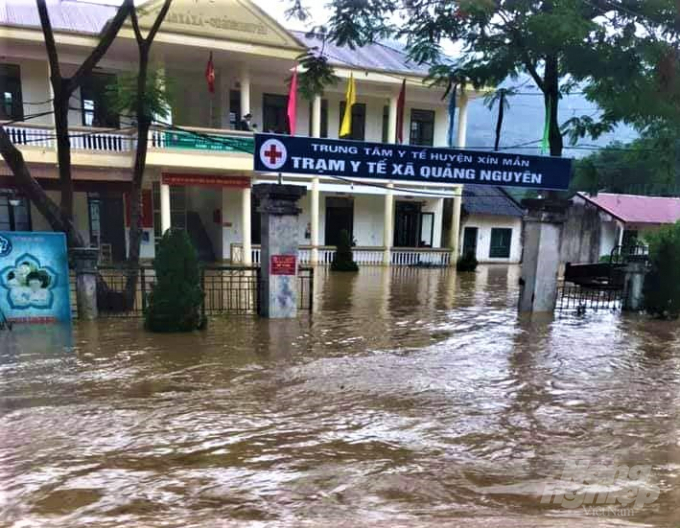 Khu vực trung tâm xã Quảng Nguyên, huyện Xín Mần bị ngập úng trong nhiều giờ liền. Ảnh: TL.