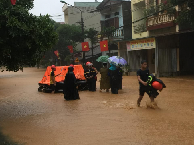 Mưa lũ ở Hà Giang khiến thành phố bị ngập sâu trong nước. Ảnh: TL.