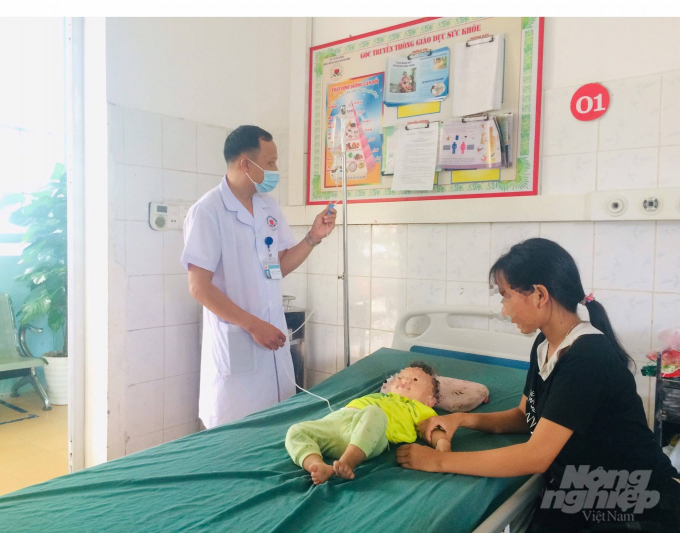Bệnh nhi đang được chăm sóc và theo dõi tại BVĐK Quang Bình. Ảnh: Bệnh viện đa khoa huyện Quang Bình.