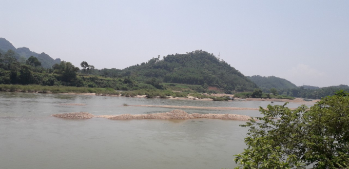 Một đoạn sông Lô chảy qua địa phận tỉnh Tuyên Quang. Ảnh: Đào Thanh.
