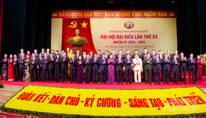 Ban Chấp hành Đảng bộ tỉnh Thái Nguyên khóa XX (nhiệm kỳ 2020-2025) ra mắt Đại hội. Ảnh: Đồng Văn Thưởng.