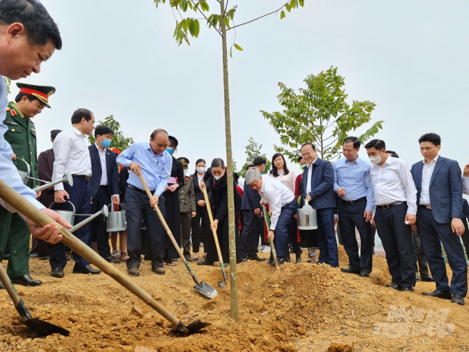 Tại lễ phát động, tỉnh Tuyên Quang đã thực hiện trồng được 8.700 cây các loại. Ảnh: Đào Thanh.