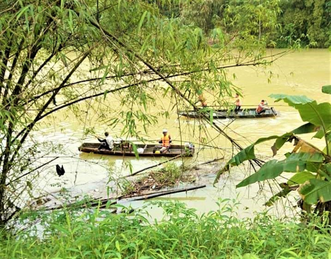 Cơ quan chức năng tỉnh Hà Giang huy động các lực lượng tìm tím đối tượng mất tích trên khu vực sông Miện. Ảnh: TL.