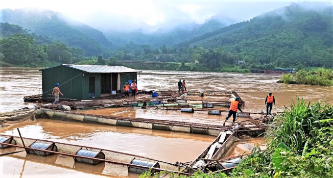 Nước sông bất ngờ dâng cao do mưa lớn hồi tháng 7/2020 đã khiến nhiều hộ nuôi thủy sản ở tỉnh Tuyên Quang bị ảnh hưởng. Ảnh: TL.