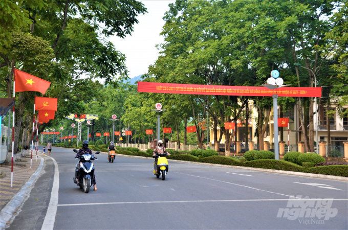 Các tuyến phố ở thành phố Tuyên Quang được trang hoàng rực rỡ chào mừng ngày bầu cử đại biểu Quốc hội và HĐND các cấp nhiệm kỳ 2021-2026.