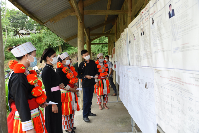 Cùng với xã Tân Trào, cử tri các địa phương trên quê hương cách mạng Tuyên Quang cũng hào hứng tham gia bầu cử.