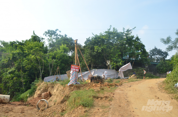 Các cơ quan chức năng của tỉnh Tuyên Quang cần sớm vào cuộc giải quyết dứt điểm để công trình sớm được hoàn thiện đi vào sử dụng đáp ứng nhu cầu thông thương phát triển kinh tế xã hội của người dân địa phương. Ảnh: Đào Thanh.