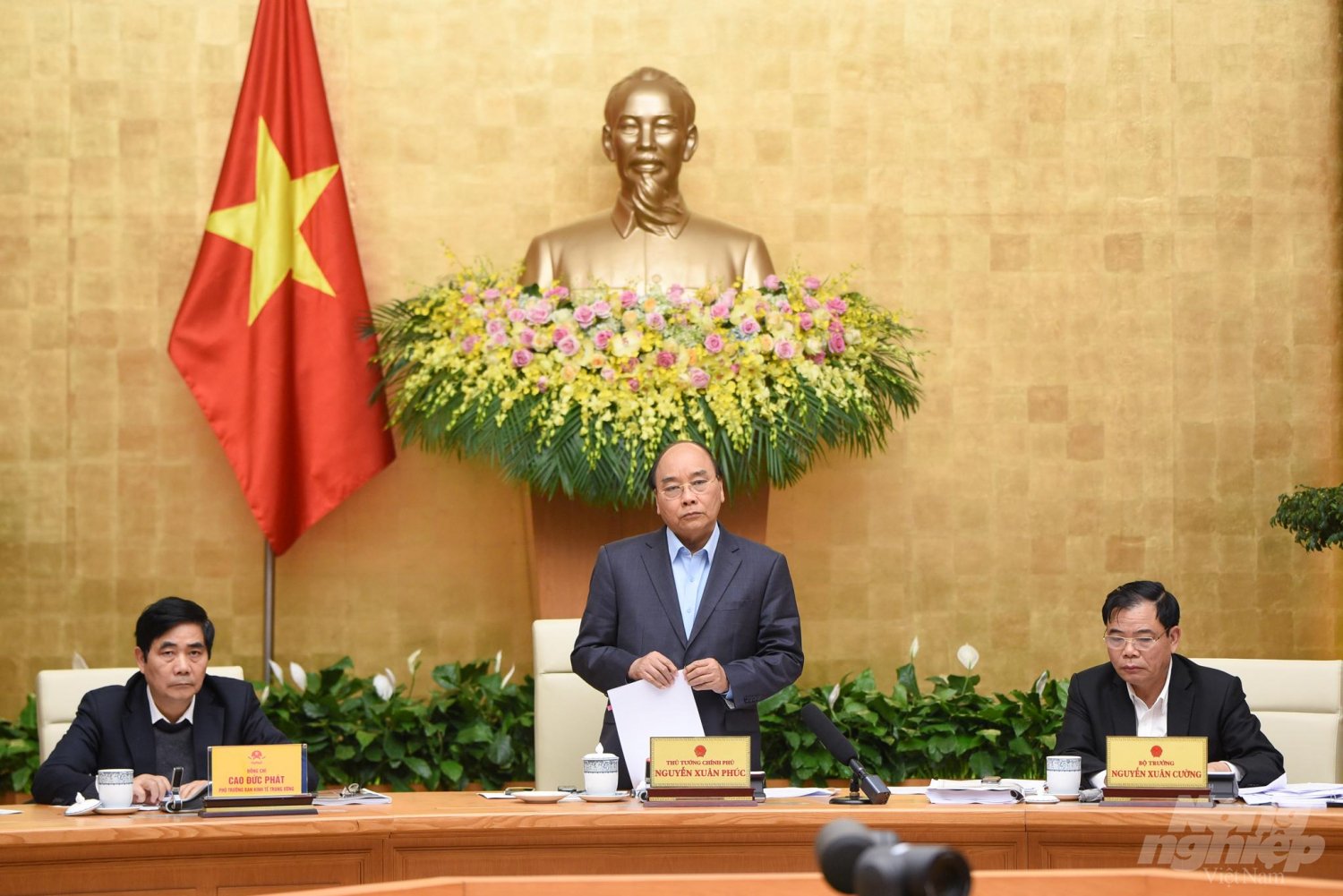 Thủ tướng Nguyễn Xuân Phúc khẳng định nông sản muốn ra siêu thị lớn phải có vùng nguyên liệu. Ảnh: Tùng Đinh.
