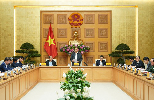 Thủ tướng Nguyễn Xuân Phúc yêu cầu Bộ GD-ĐT cùng các địa phương xem xét kỹ về việc học trở lại của học sinh. Ảnh: Chinhphu.vn.