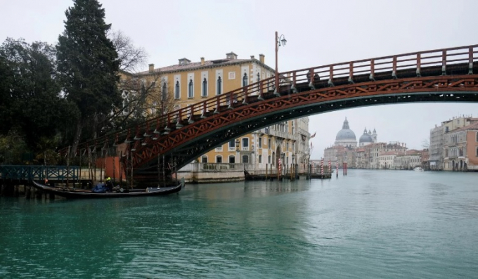 Nỗi lo virus Corona lây lan đã gây ra sự suy giảm số lượng khách du lịch ở Venice. Ảnh: Reuters.