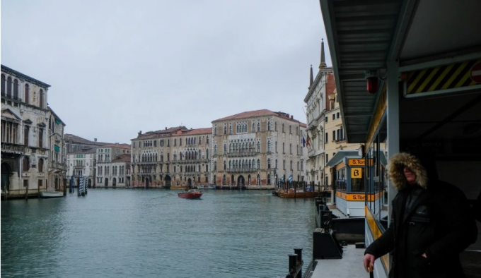 Thành phố thơ mộng Venice vắng bóng du khách vì dịch Covid-19. Ảnh: Reuters.