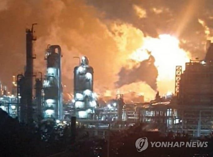 Hình ảnh vụ hỏa hoạn tại nhà máy Lotte Chemical ở Seosan, tỉnh Nam Chungcheong, vào ngày 4/3/2020. Ảnh: Yonhap.