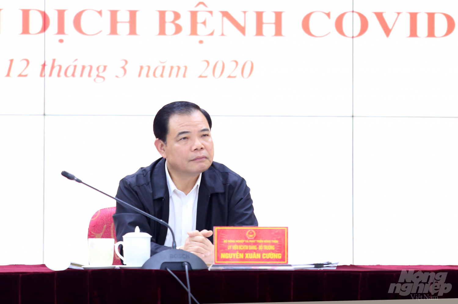 Bộ trưởng Nguyễn Xuân Cường chủ trì Hội nghị thúc đẩy sản xuất nông nghiệp trong điều kiện dịch Covid-19 tại Hà Nội. Ảnh: Minh Phúc.
