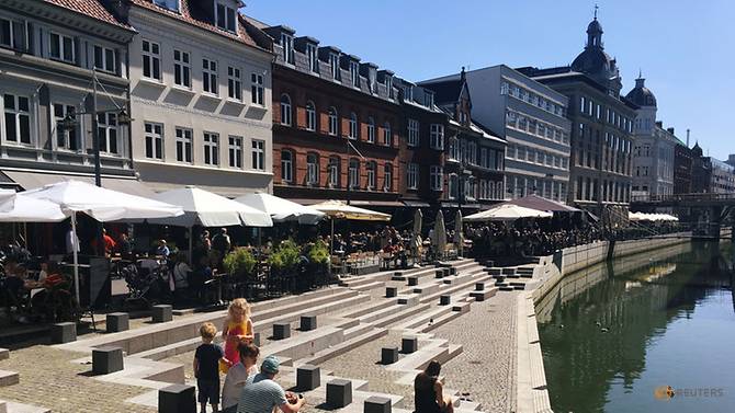 Quang cảnh nhộn nhịp tại trung tâm thành phố Aarhus, Đan Mạch trước khi xảy ra đại dịch Covid-19. Ảnh: Nina Chestney/Reuters.