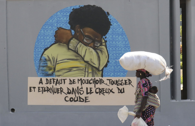 Các nghệ sĩ graffiti ở Sénégal mô tả cách vệ sinh trong nỗ lực nâng cao nhận thức sau khi đại dịch Covid-19 bùng phát. Ảnh: Alaattin Dogru/Anadolu.