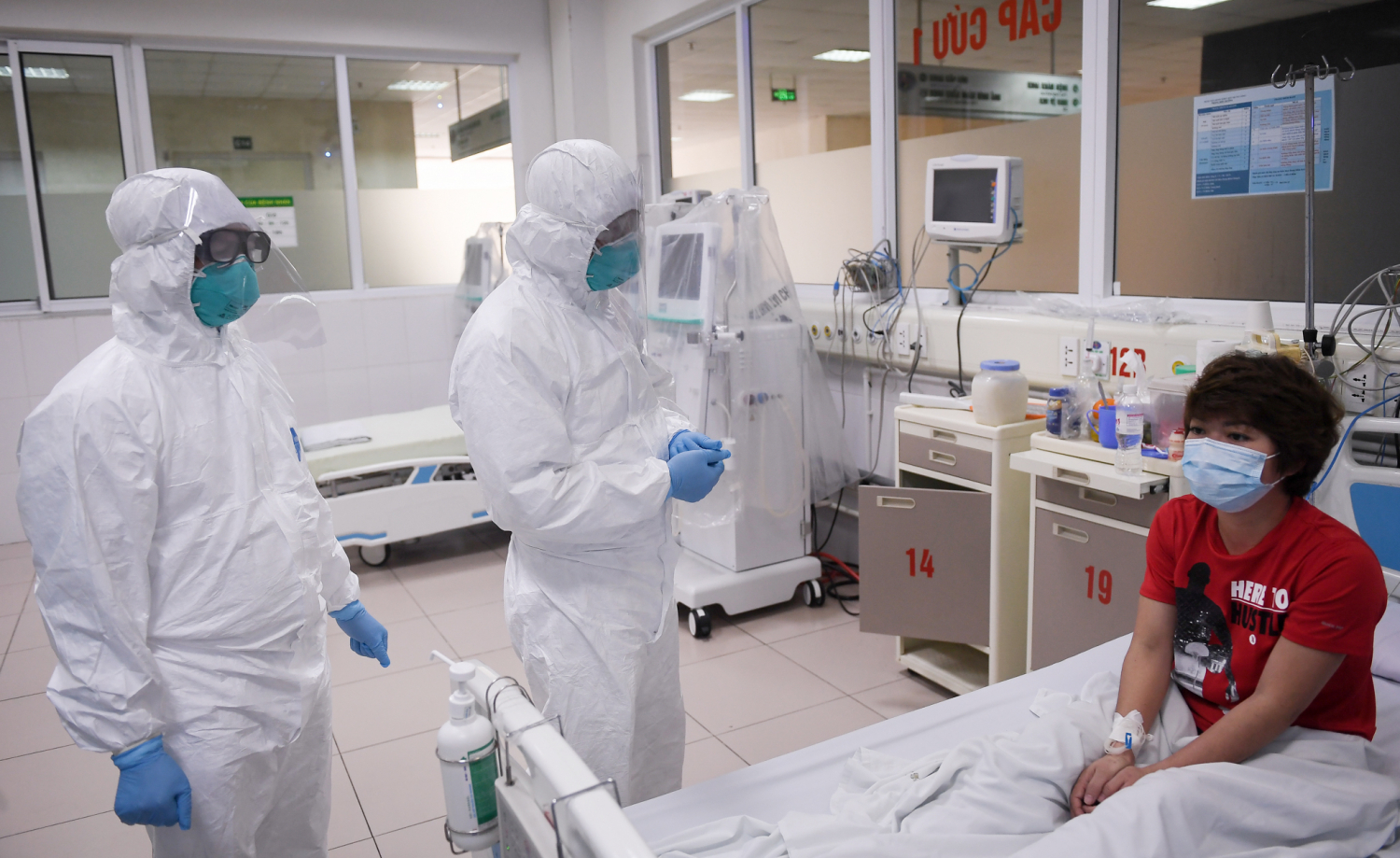 Bệnh nhân được điều trị tại Bệnh viện Bệnh Nhiệt đới Trung ương cơ sở 2 (Đông Anh, Hà Nội). Ảnh: Bộ Y tế.