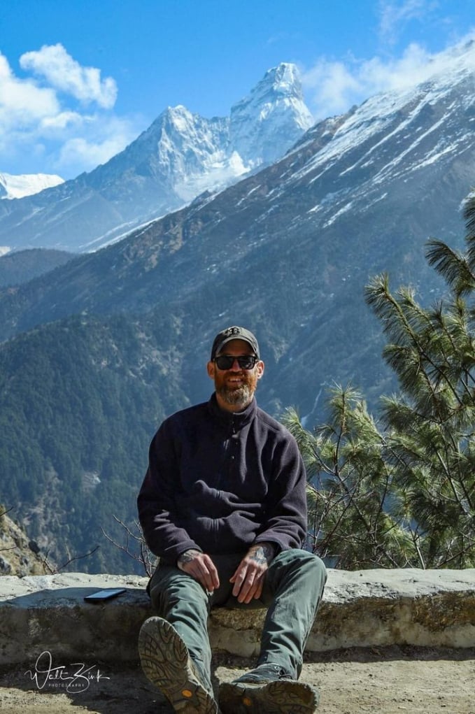 Walt Zink, nhiếp ảnh gia và nhân viên pha chế 44 tuổi đến từ Boston, đến Nepal vào ngày 10/3 để đi bộ qua khu vực Everest. Ảnh: Facebook nhân vật.