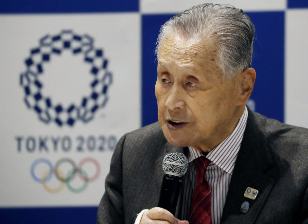 Chủ tịch Ban tổ chức Tokyo 2020 Yoshiro Mori có bài phát biểu trong cuộc họp Ban chấp hành Tokyo 2020 hôm thứ Hai. Ảnh: Issei Kato/AP.
