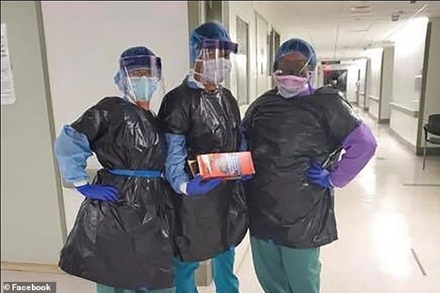 Bức ảnh gây sốc cho thấy 3 y tá đeo túi rác màu đen như những chiếc áo choàng bảo vệ tạm thời. Ảnh: Facebook.