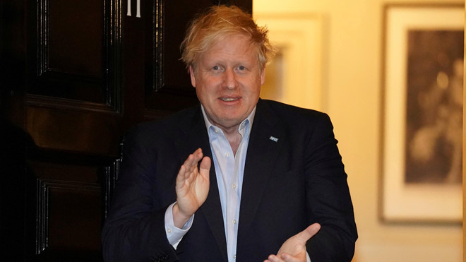 Thủ tướng Anh Boris Johnson được lên phương án dùng máy thở. Ảnh: Reuters.