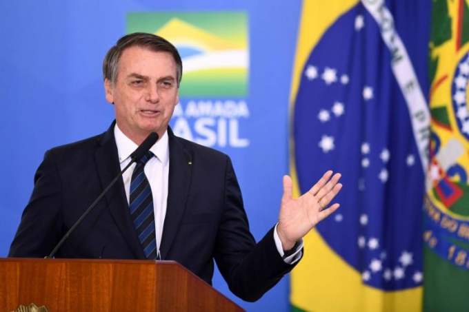 Tổng thống Brazil Jair Bolsonaro lựa chọn thúc đẩy nền kinh tế bất chấp đại dịch Covid-19 hoành hành. Ảnh: AFP.