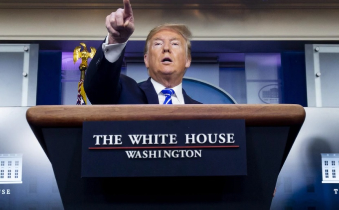 Tổng thống Donald Trump phát biểu trong cuộc họp báo tại Nhà Trắng. Ảnh: EPA.