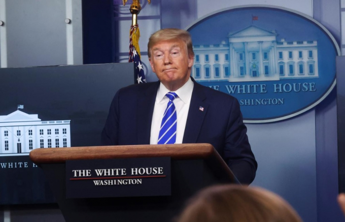 Tổng thống Hoa Kỳ Donald Trump phản ứng với một câu hỏi trong cuộc họp báo về Covid-19 hàng ngày tại Nhà Trắng ở Washington, Hoa Kỳ, ngày 23/4/2020. Ảnh: Reuters.