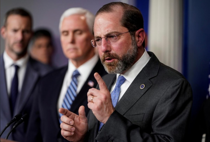 Bộ trưởng Bộ Y tế và Dịch vụ Nhân sinh Hoa Kỳ Alex Azar phát biểu trong cuộc họp báo hàng ngày về Covid-19 tại Nhà Trắng, Washington, Hoa Kỳ, hôm 15/3/2020. Ảnh: Reuters.