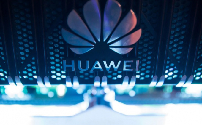 Huawei được Thủ tướng Boris Johnson bật đèn xanh giúp xây dựng mạng 5G của Anh, bất chấp sự phản đối từ Mỹ. Ảnh: Bloomberg.