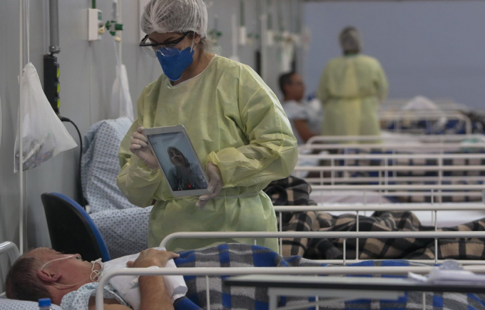 Bệnh nhân nhiễm Covid-19 điều trị tại bệnh viện ở Sao Paulo, Brazil. Ảnh: AFP/TTXVN.