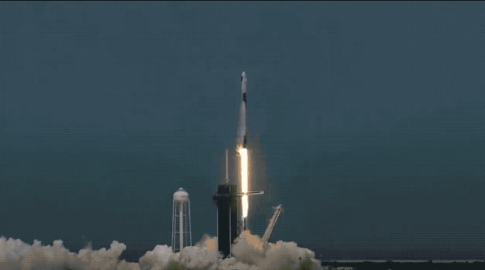 Hình ảnh tên lửa Falcon 9 của SpaceX phóng thành công tại bệ 39A, Trung tâm vũ trụ Kennedy của NASA, Florida, ngày 31/5/2020. Ảnh: Tech Crunch.
