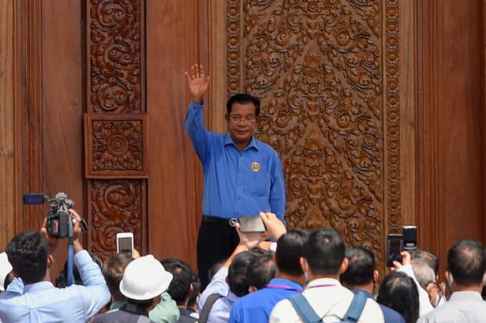 Thủ tướng Campuchia Hun Sen trong chuyến thăm trụ sở mới của Đảng Nhân dân Campuchia (CPP) tại Phnom Penh, ngày 5/6/2020. Ảnh: AFP.