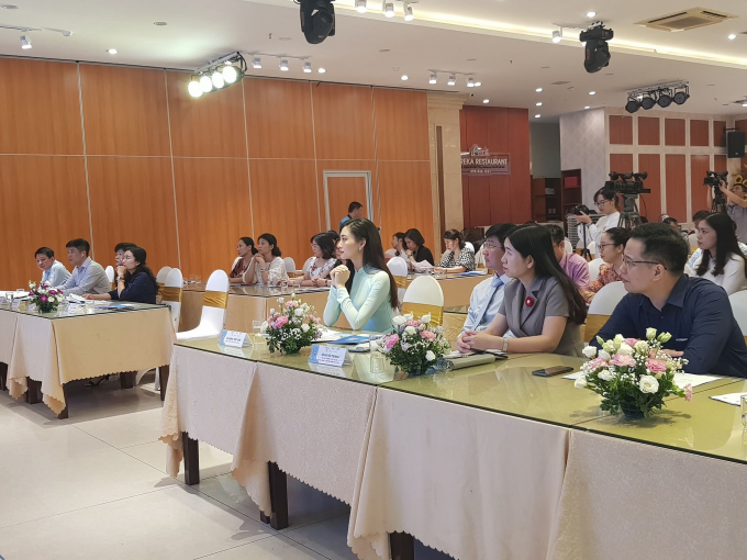 Đồng hành của Lễ phát động cuộc thi 'Tìm hiểu tổng đài 111' có sự góp mặt của khách mời là Miss World VietNam 2019. Ảnh: Trần Ánh Tuyết.