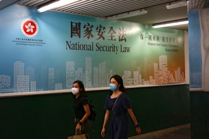 Một quảng cáo do chính phủ tài trợ quảng bá Luật An ninh quốc gia mới ở Hồng Kông. Ảnh: Reuters.