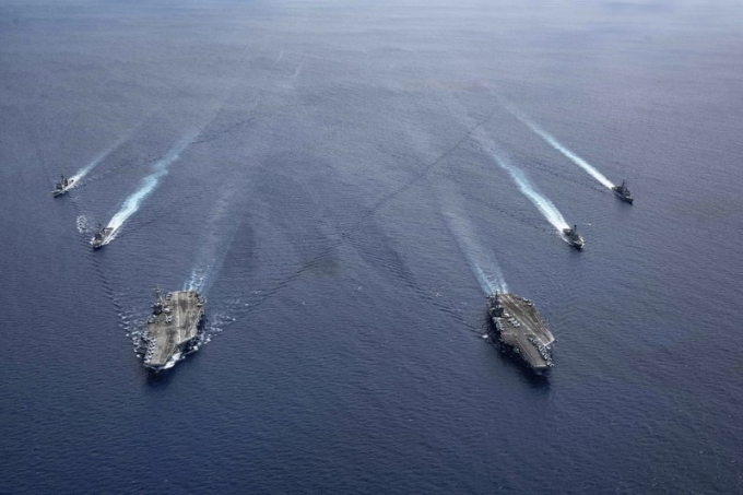 Nhóm tác chiến tàu sân bay USS Ronald Reagan và USS Nimitz diễn tập trên Biển Đông ngày 6/7/2020. Ảnh: US Navy.
