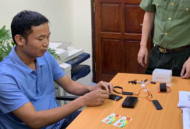 Đối tượng Trần Văn Toàn, mắt xích quan trọng của đường dây mua bán thiết bị gian lận thi cử tại cơ quan điều tra.