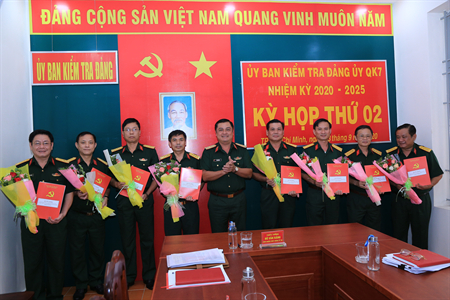 Lễ trao quyết định của Ban Thường vụ Quân ủy Trung ương chuẩn y nhân sự mới. Ảnh: Chinhphu.vn.