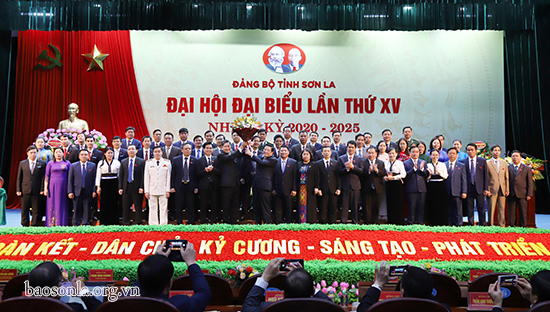 Ban Chấp hành Đảng bộ tỉnh Sơn La khóa XV nhiệm kỳ 2020-2025 ra mắt Đại hội. Ảnh: Báo Sơn La.