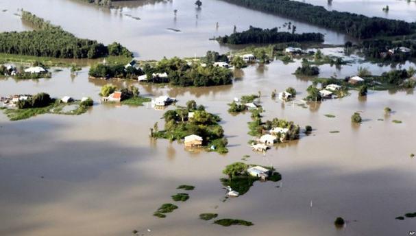 Tháng 8/1996, bão Niki (hay còn gọi là cơn bão số 4 năm 1996) tại miền Bắc gây ra một trận lụt kinh hoàng.