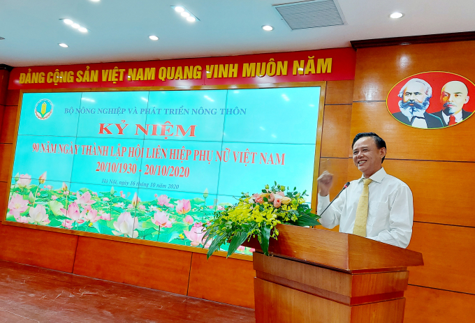 Thứ trưởng Thường trực Hà Công Tuấn phát biểu tại lễ kỷ niệm 90 năm ngày thành lập Hội Liên hiệp Phụ nữ Việt Nam.
