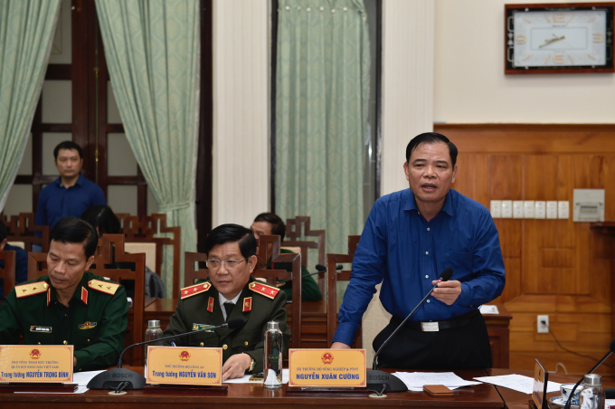 Bộ trưởng Bộ NN-PTNT Nguyễn Xuân Cường cho biết: Nguy hiểm nhất hiện nay là tình trạng mưa bồi khi các hồ chứa đều đã đầy nước. Ảnh: VGP/Nhật Bắc.