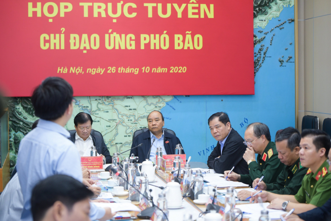 Thủ tướng Nguyễn Xuân Phúc dự, chỉ đạo cuộc họp khẩn trực tuyến ứng phó bão số 9 (bão Molave).