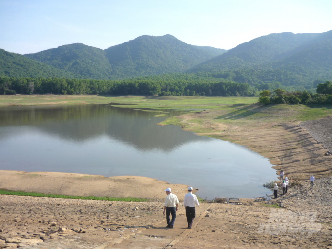 The amount of water stored in 165 reservoirs in Binh Dinh is only 30% of the design capacity. Photo: Vu Dinh Thung.